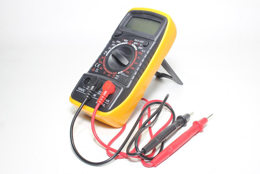 digital multimeter with probes display white background 689427 444 1